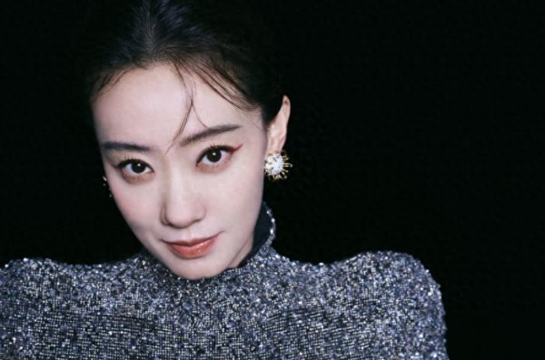 配股宝 混圈14年终于爆红,不到一年又销声匿迹！张小斐成为第二个马丽
